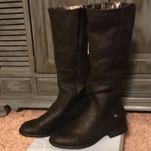 Below the knee wide calf black boots